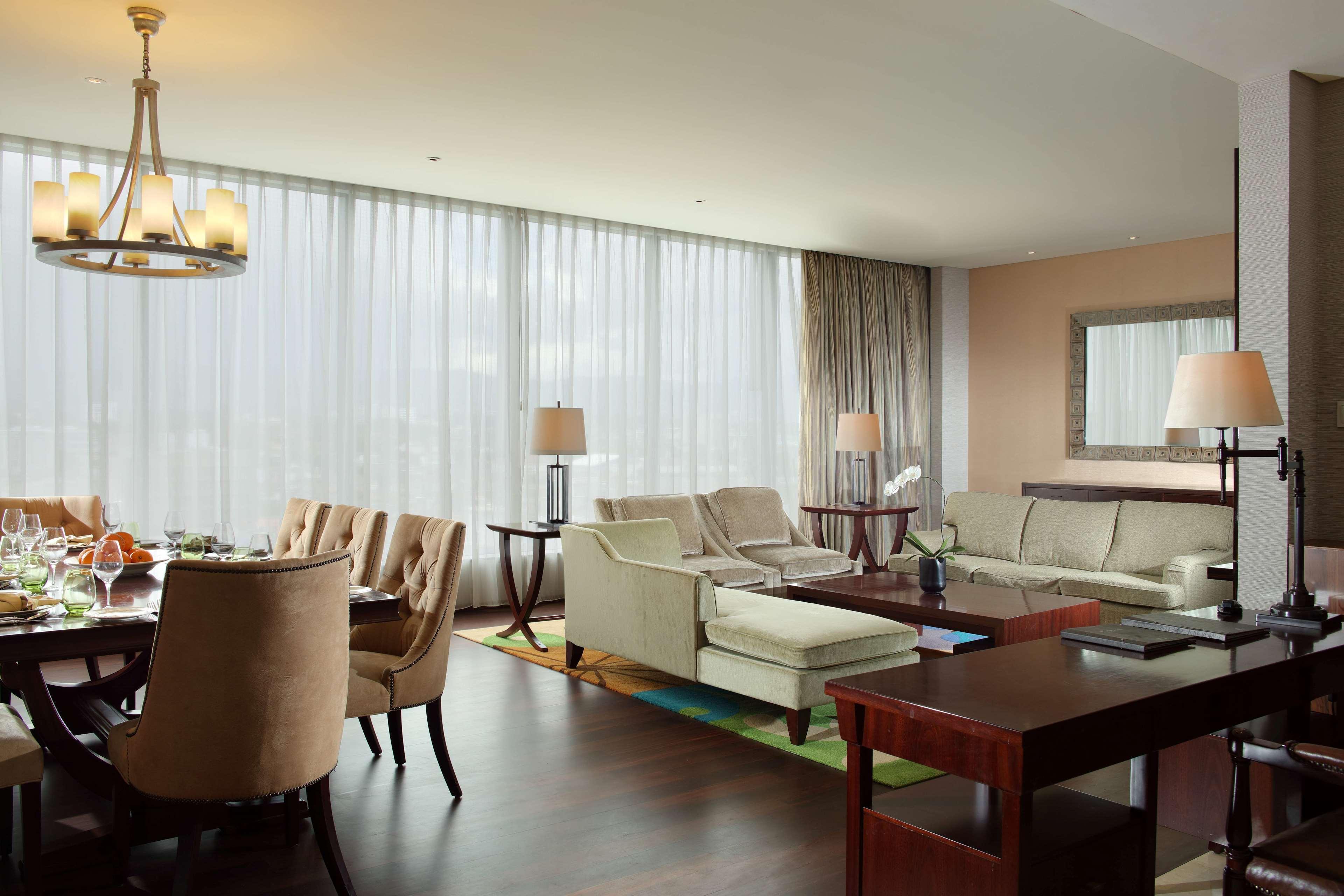 Hilton Bandung Hotel Eksteriør billede